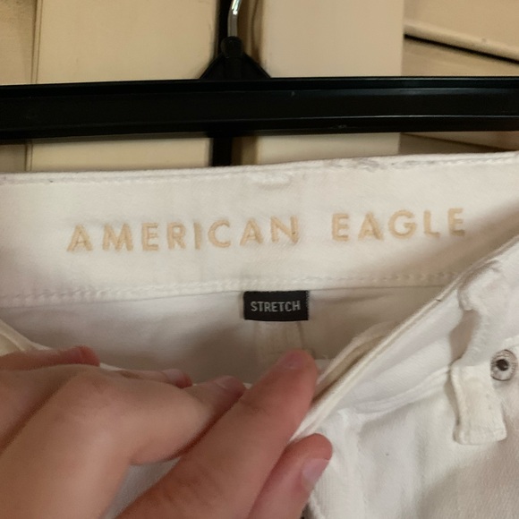 American eagle mid rise white stretchy denim shorts - Picture 3 of 5